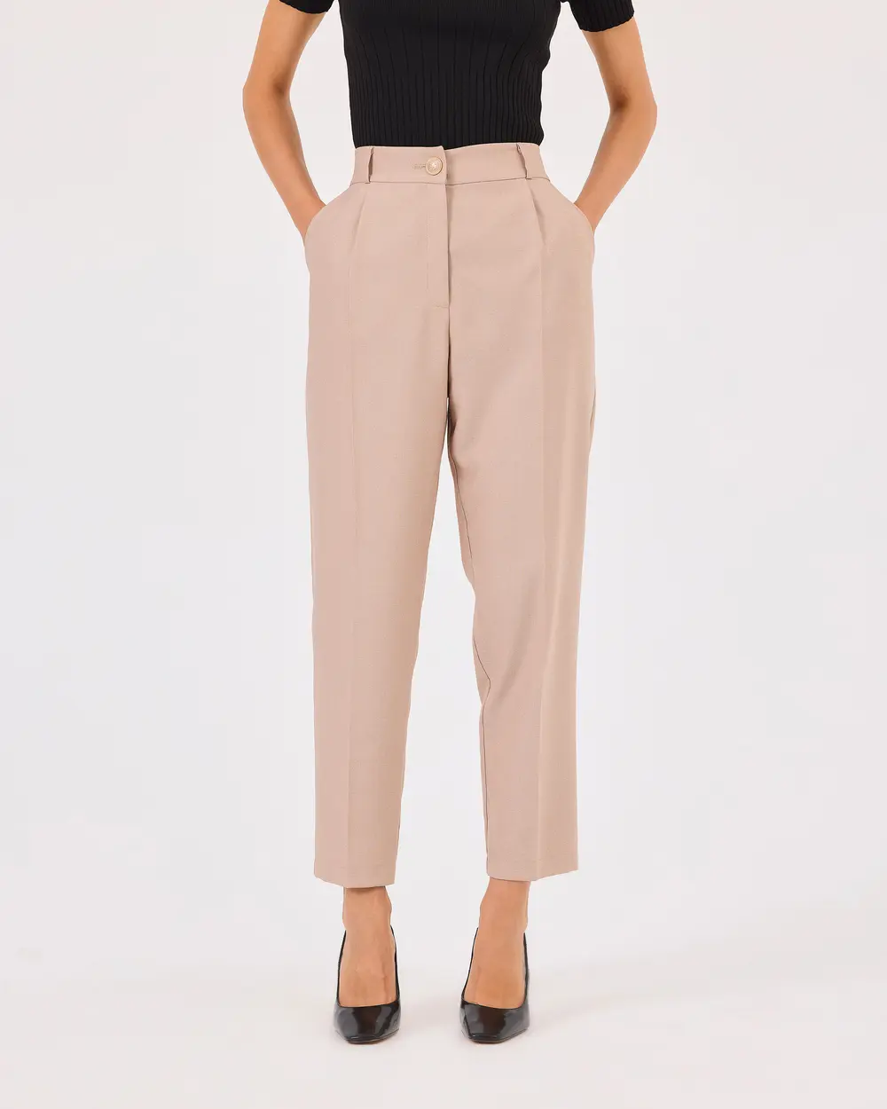 Buttoned Carrot Cut Pants