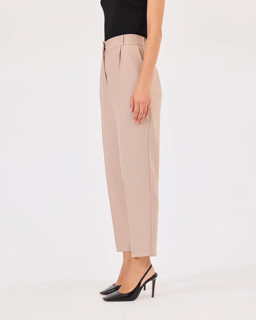 Buttoned Carrot Cut Pants