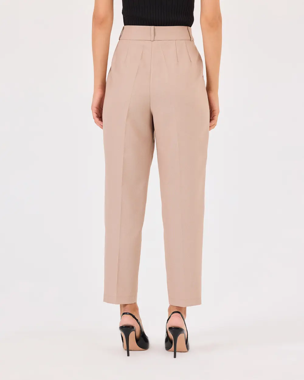 Buttoned Carrot Cut Pants