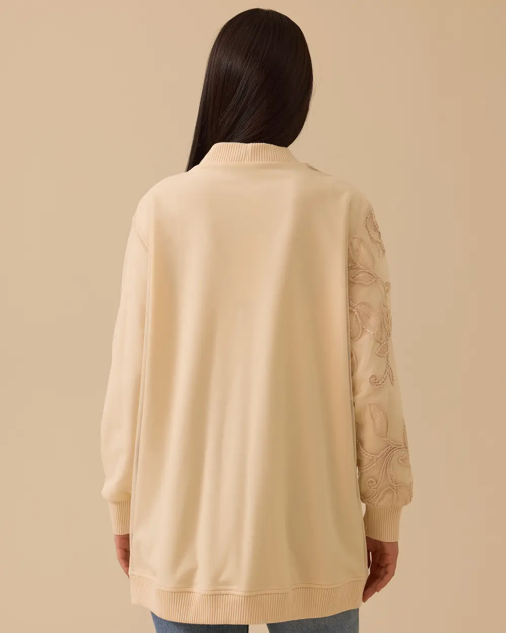 V Yaka Nakışlı Düğmeli Hırka