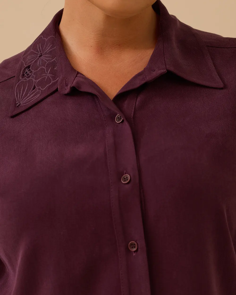 Büyük Beden Çiçek İşlemeli Düğmeli Tunik