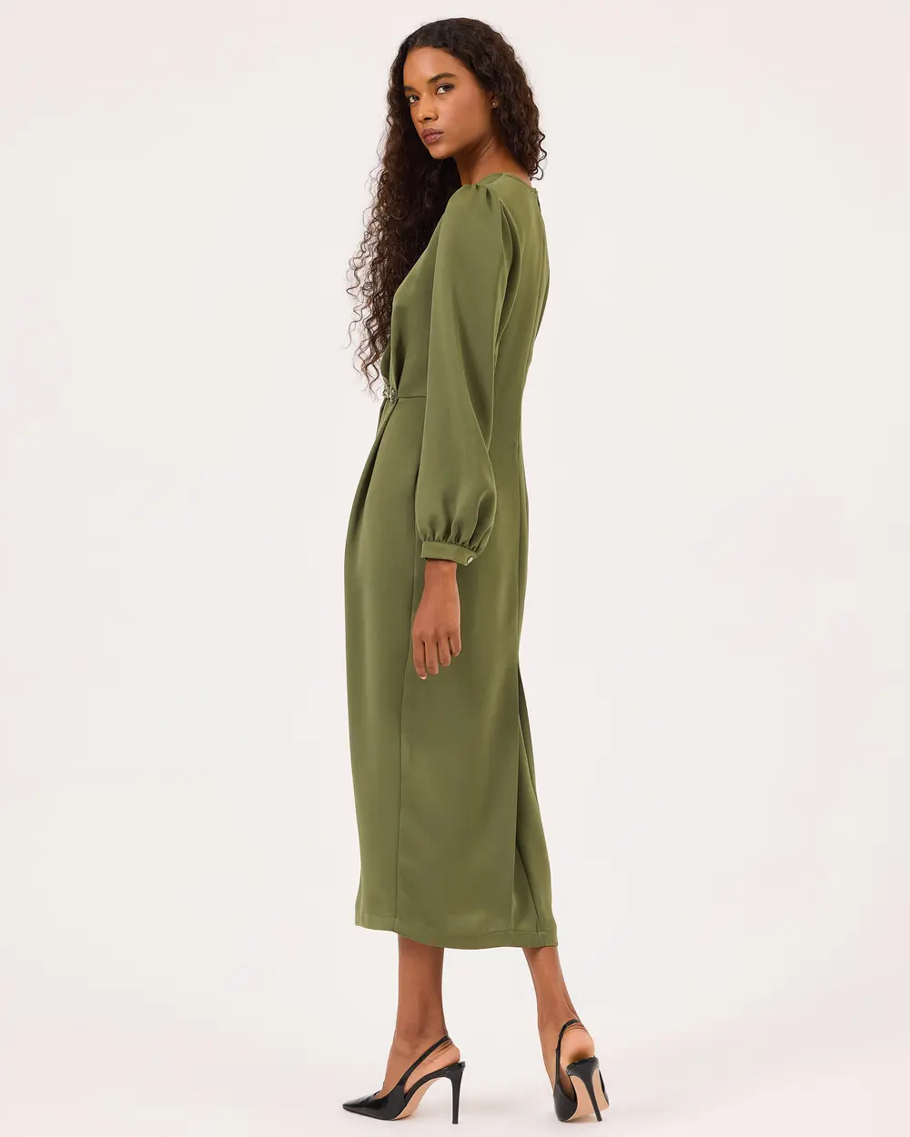 Round Neck Accessorized Long Sleeve Dress