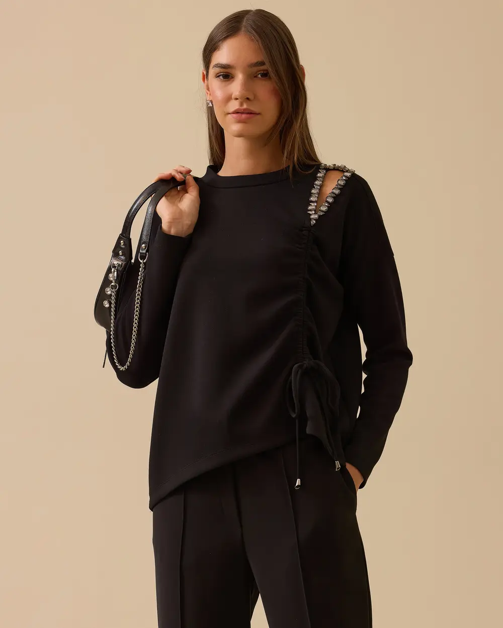 Taşlı Pencere Detaylı Büzgülü Bluz