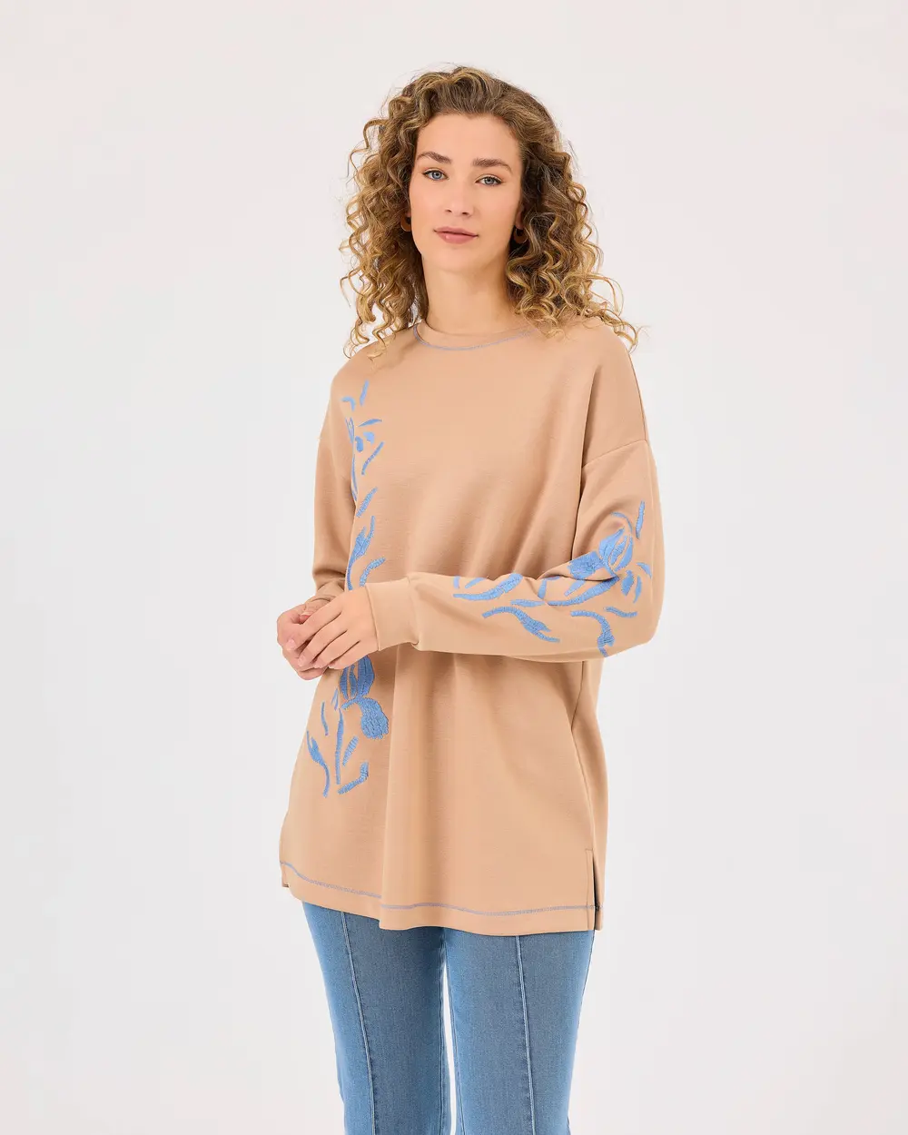 Embroidered Round Neck Low Sleeve Sweatshirt