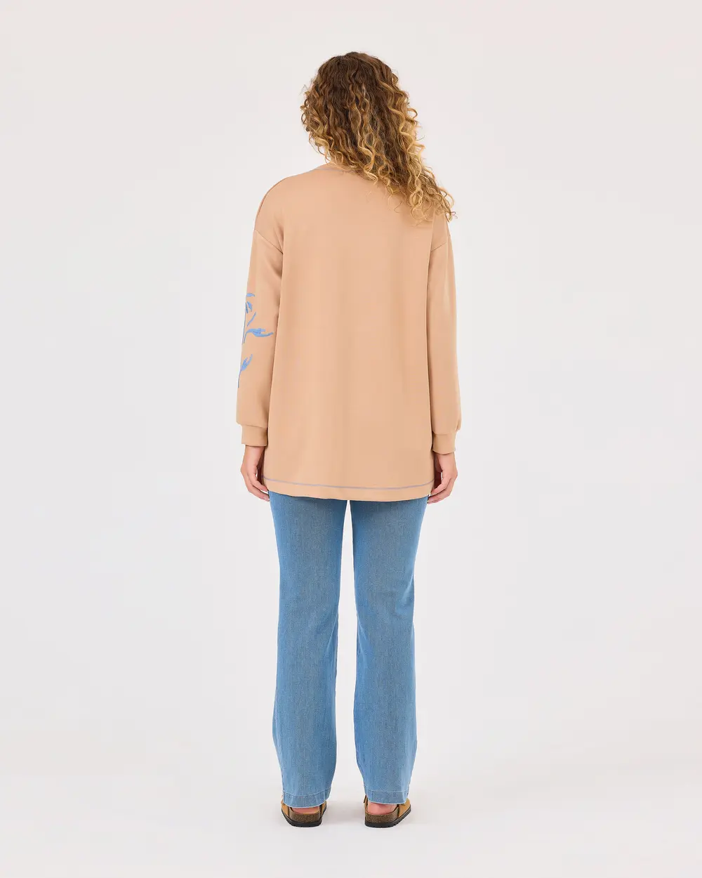 Embroidered Round Neck Low Sleeve Sweatshirt