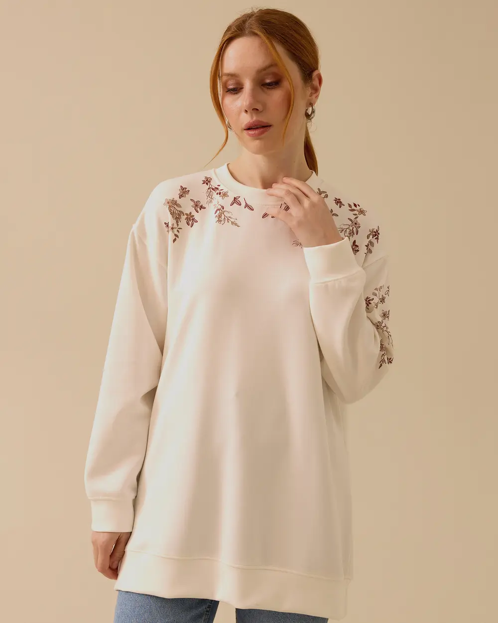 Yuvarlak Yaka Nakış Detaylı Sweatshirt