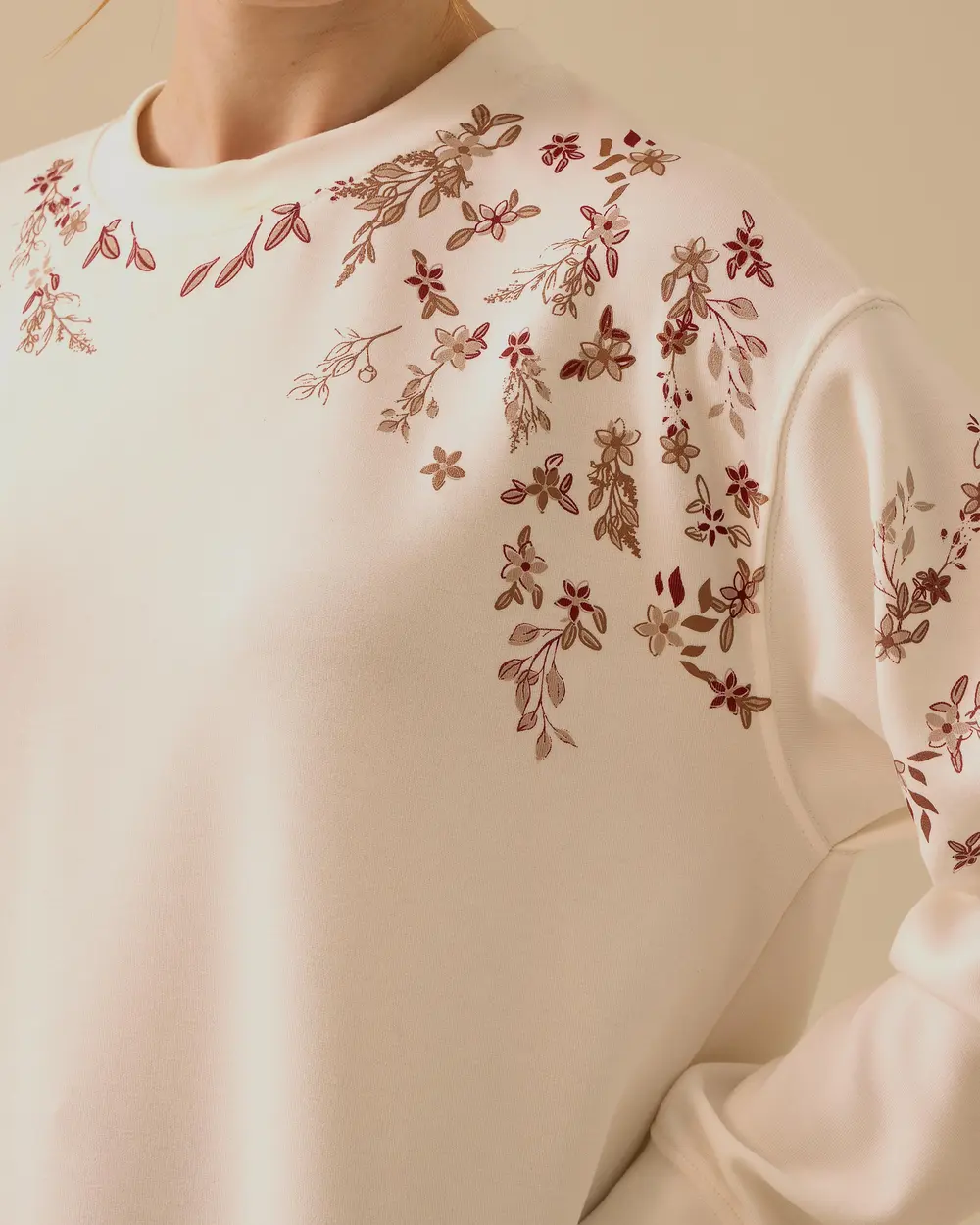 Yuvarlak Yaka Nakış Detaylı Sweatshirt