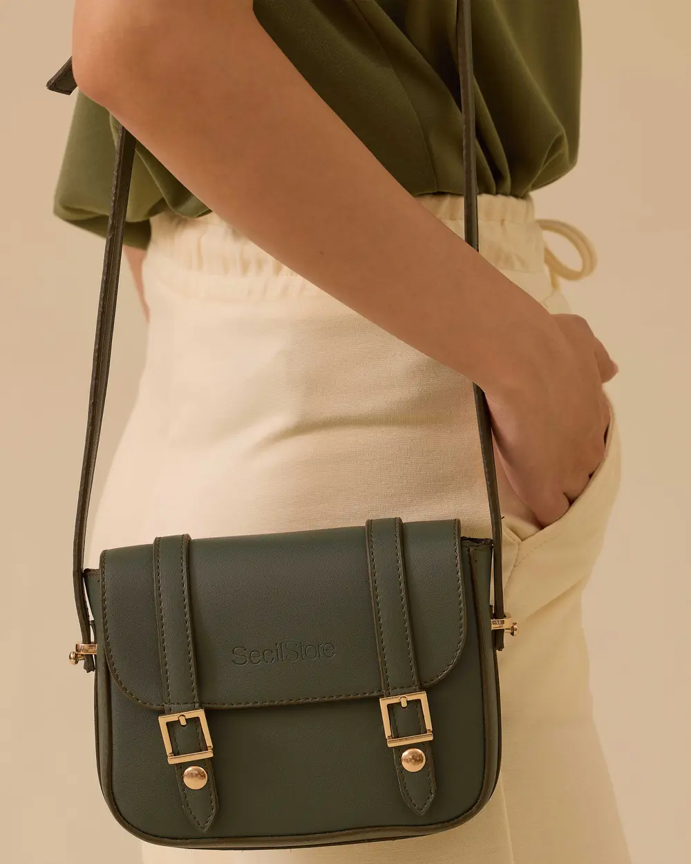 Tokalı Çapraz Askılı Çanta