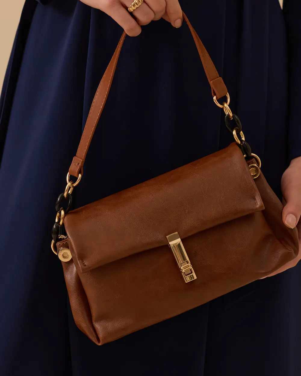 Kroko Desenli Zincir Detaylı Askılı Çanta