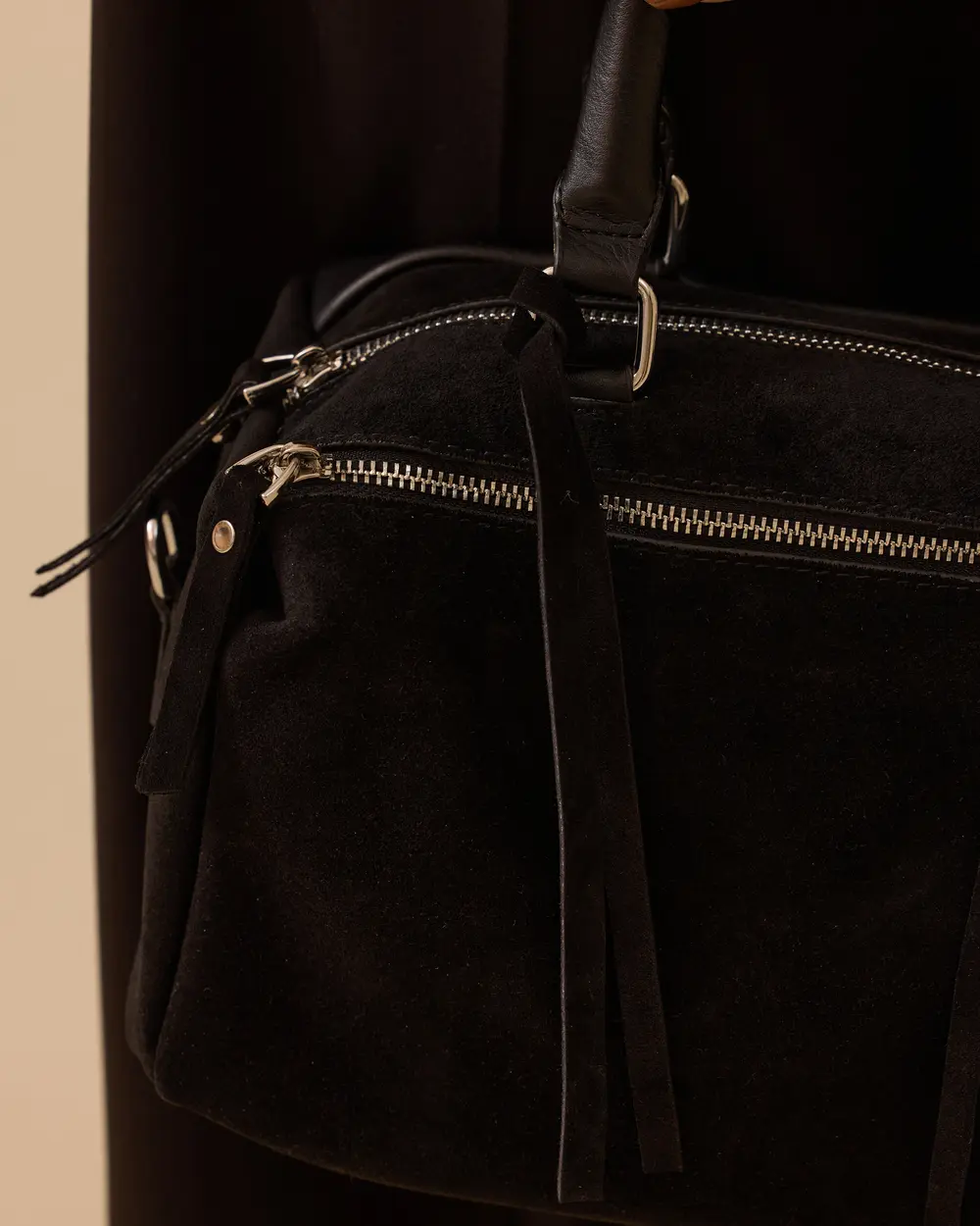 Çift Fermuarlı Püskül Detaylı Çanta