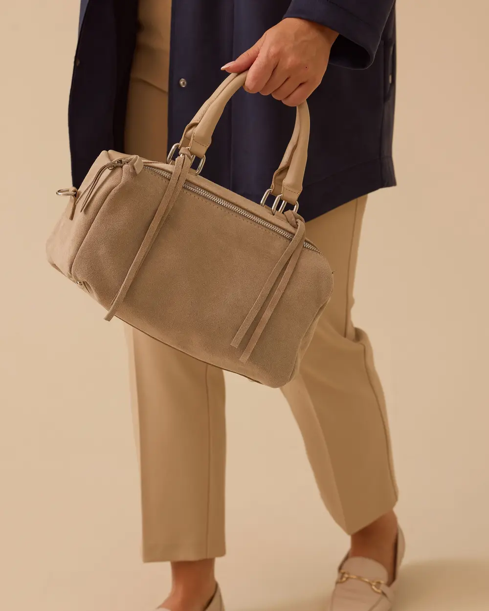 Çift Fermuarlı Püskül Detaylı Çanta