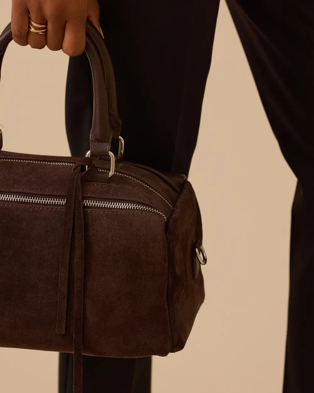 Çift Fermuarlı Püskül Detaylı Çanta