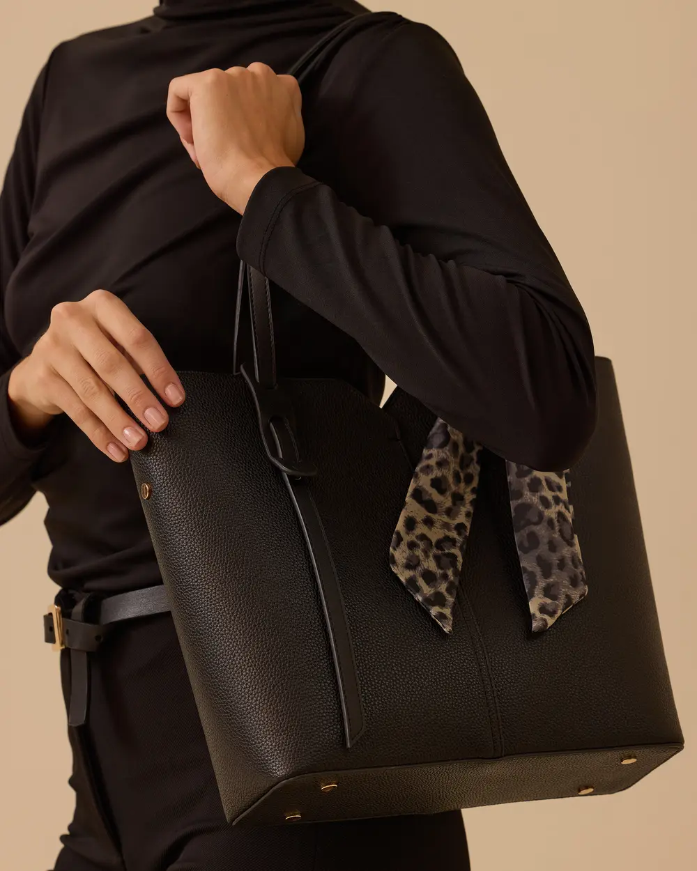 Fular Detaylı Omuz Çantası