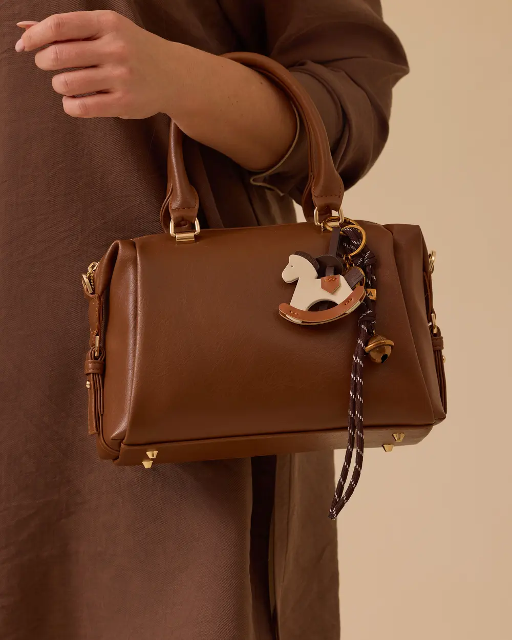 Aksesuarlı Tek Fermuarlı Omuz Çantası