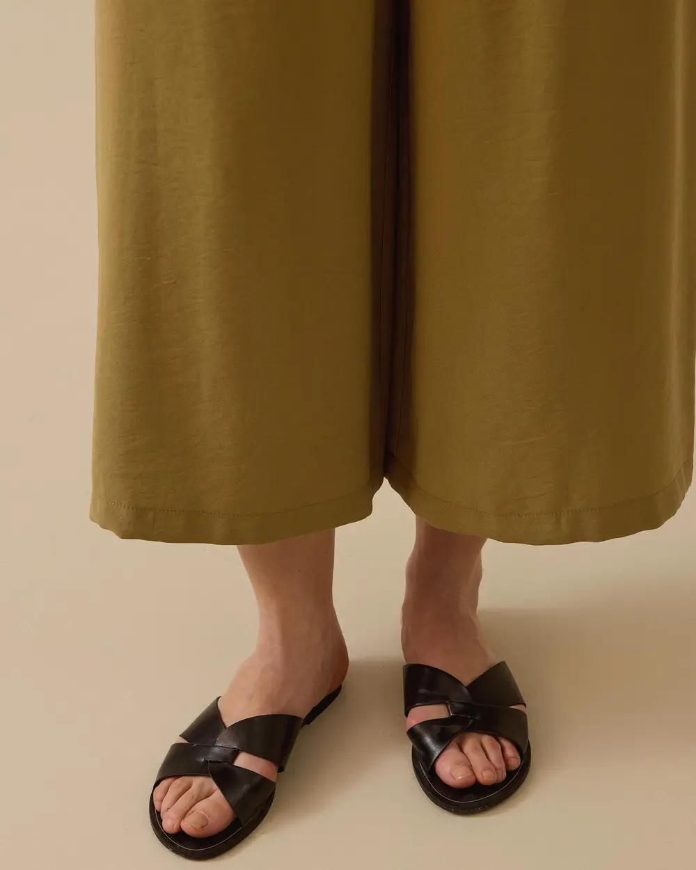 Relaxed Fit Wide Leg Pants