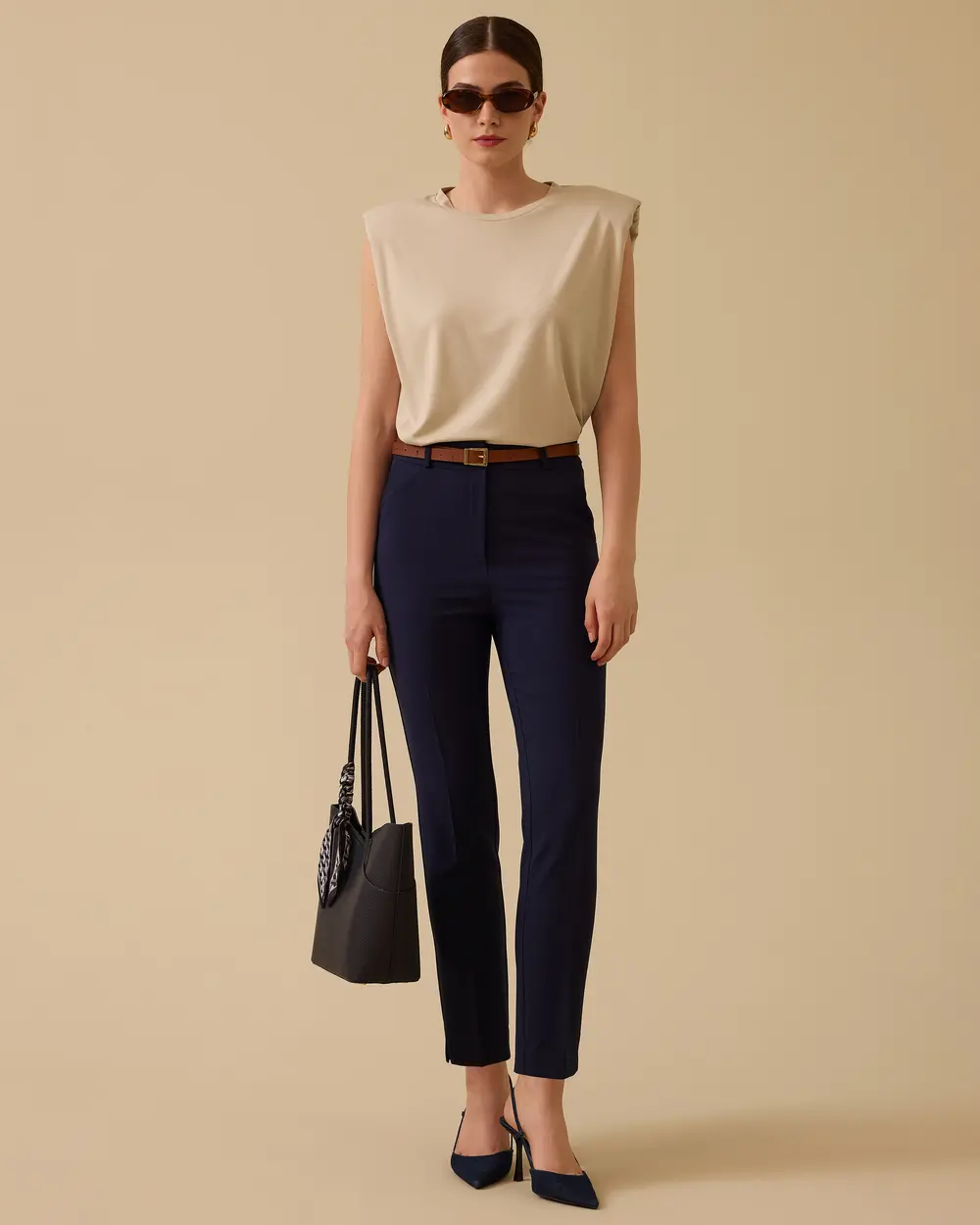 Düğmeli Yırtmaç Detaylı Pantolon