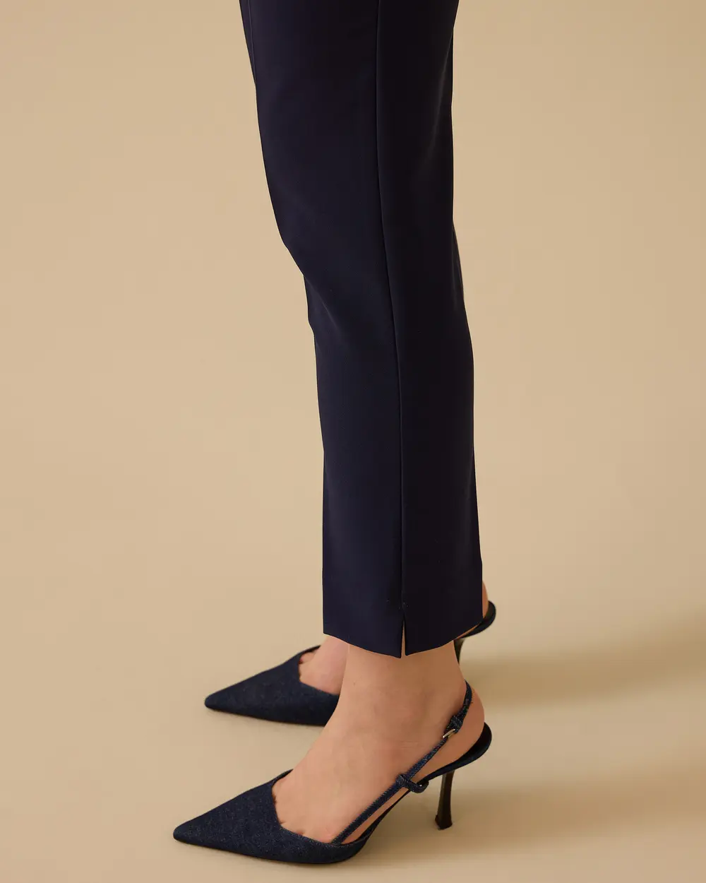 Düğmeli Yırtmaç Detaylı Pantolon