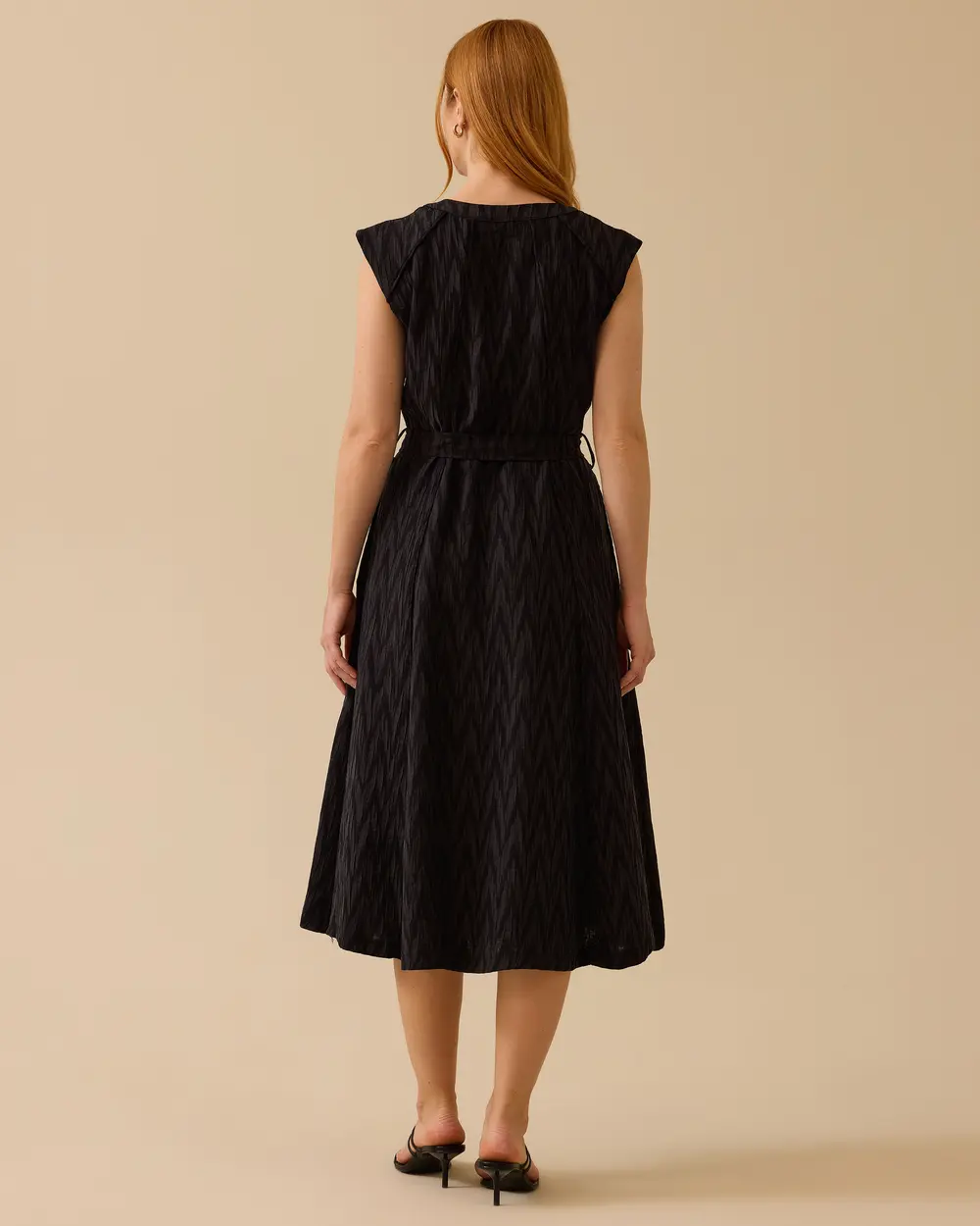 Kuşaklı V Yaka Dokulu Elbise