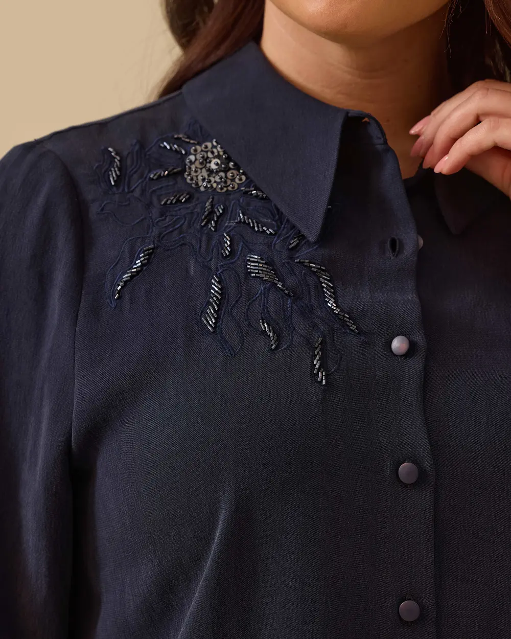 Büyük Beden Nakışlı Rahat Kesim Gömlek