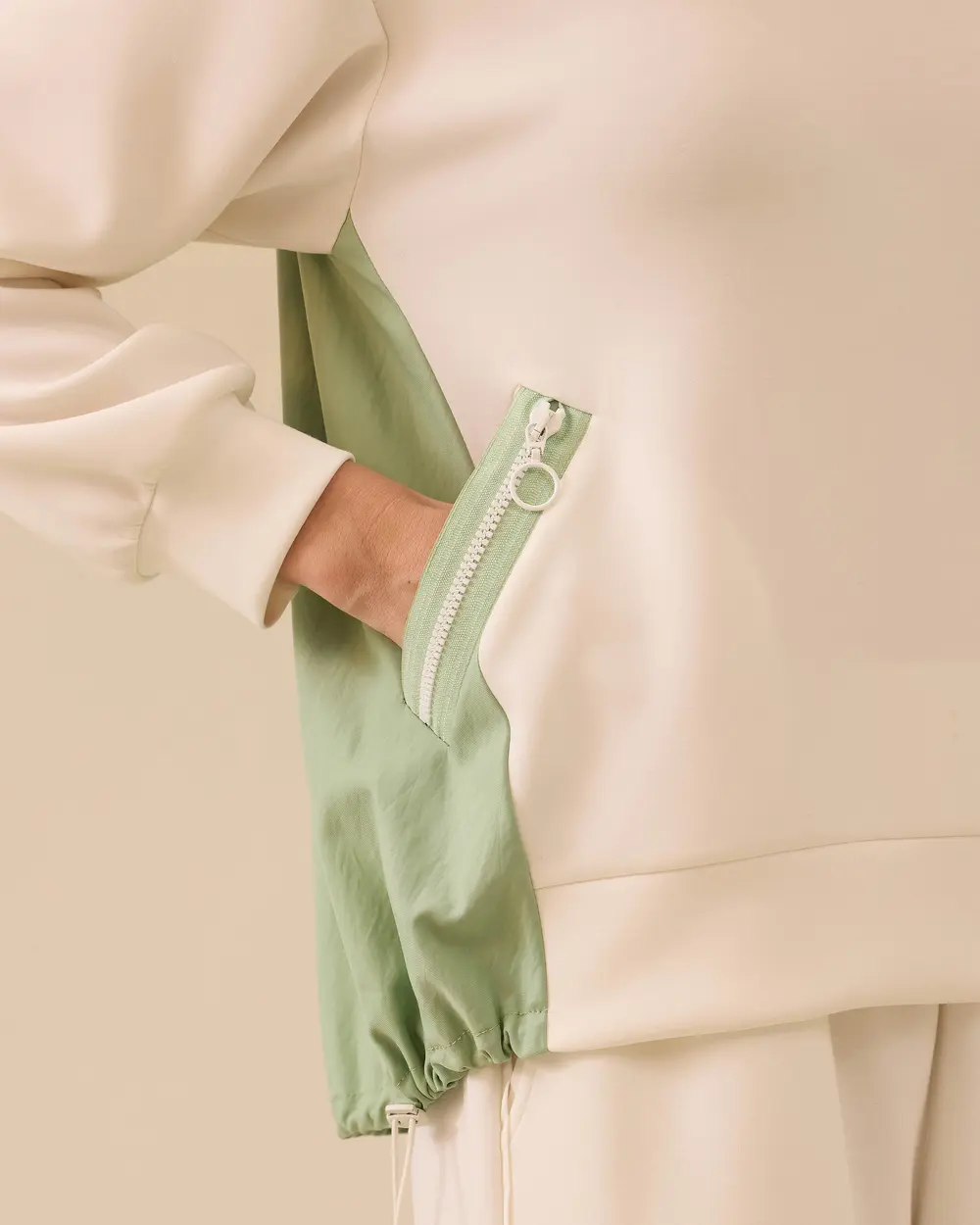 Çift Kumaşlı Cepli Beli Büzgülü Sweatshirt