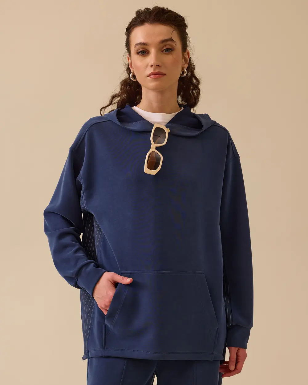 Çizgili Arka Detaylı Kapüşonlu Sweatshirt