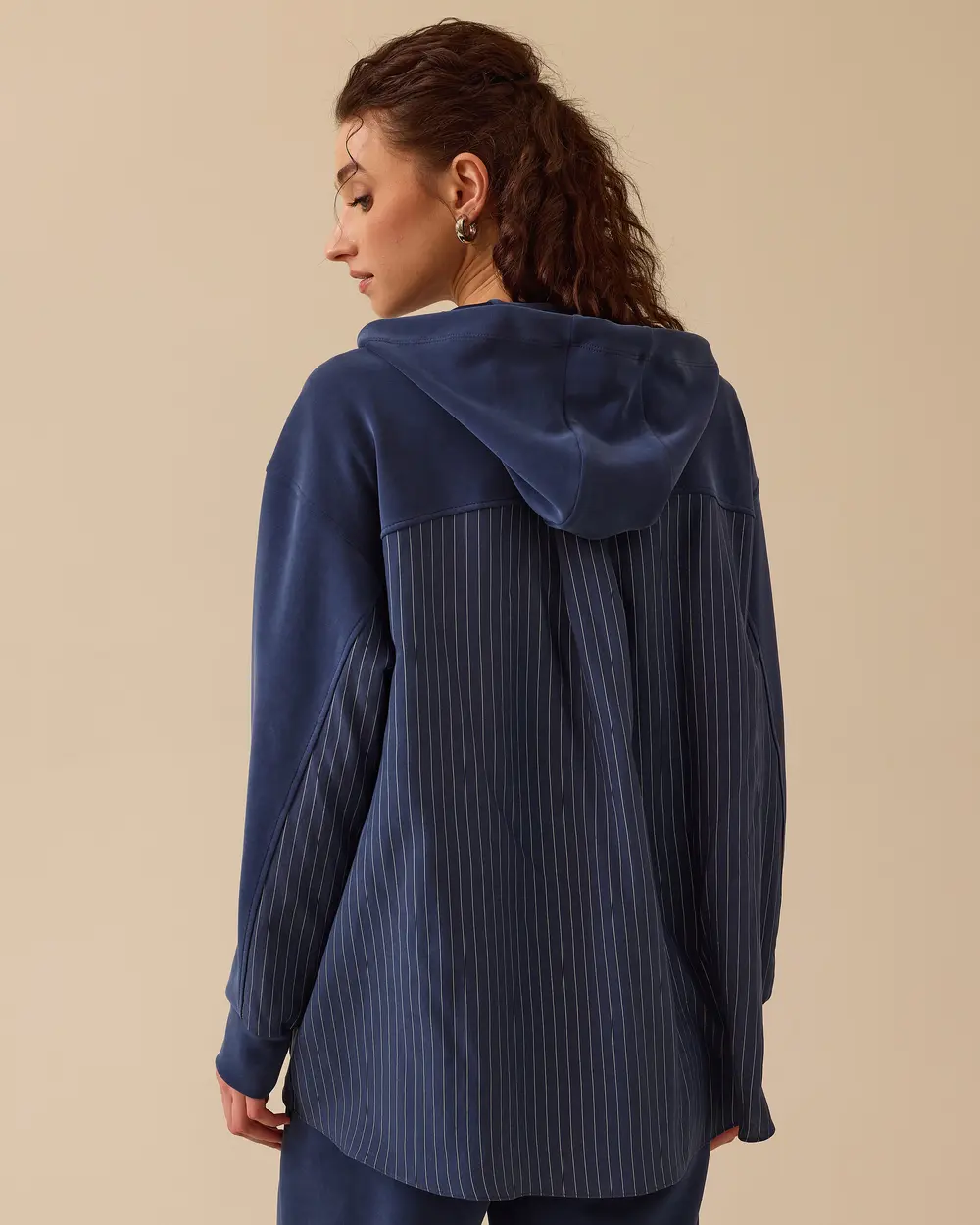 Çizgili Arka Detaylı Kapüşonlu Sweatshirt
