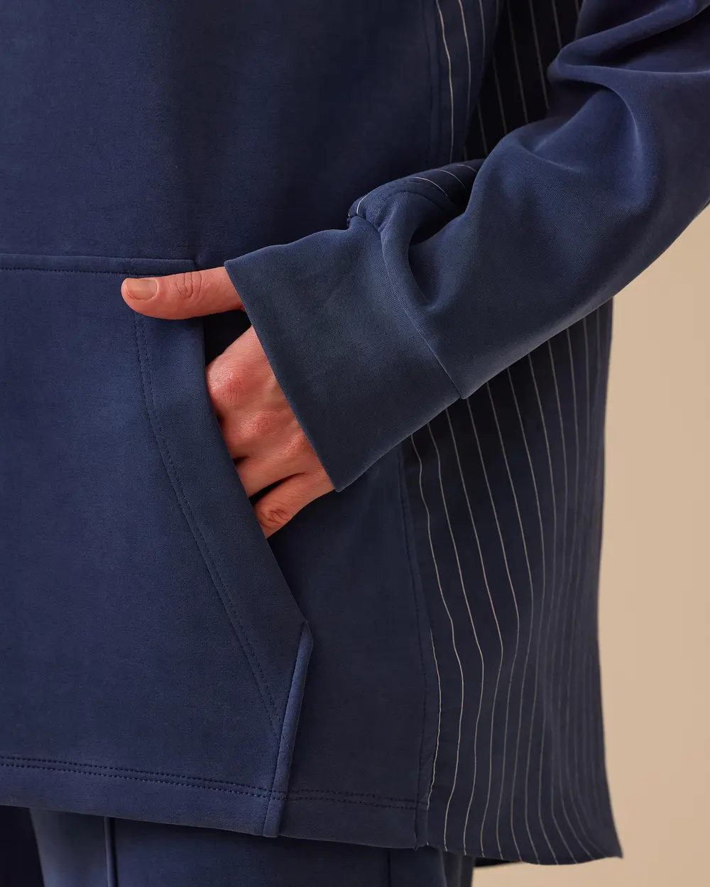 Çizgili Arka Detaylı Kapüşonlu Sweatshirt
