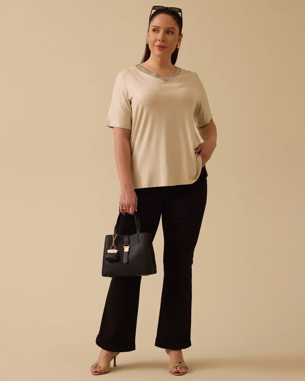 Büyük Beden V Yaka Parlak Dokulu Tişört