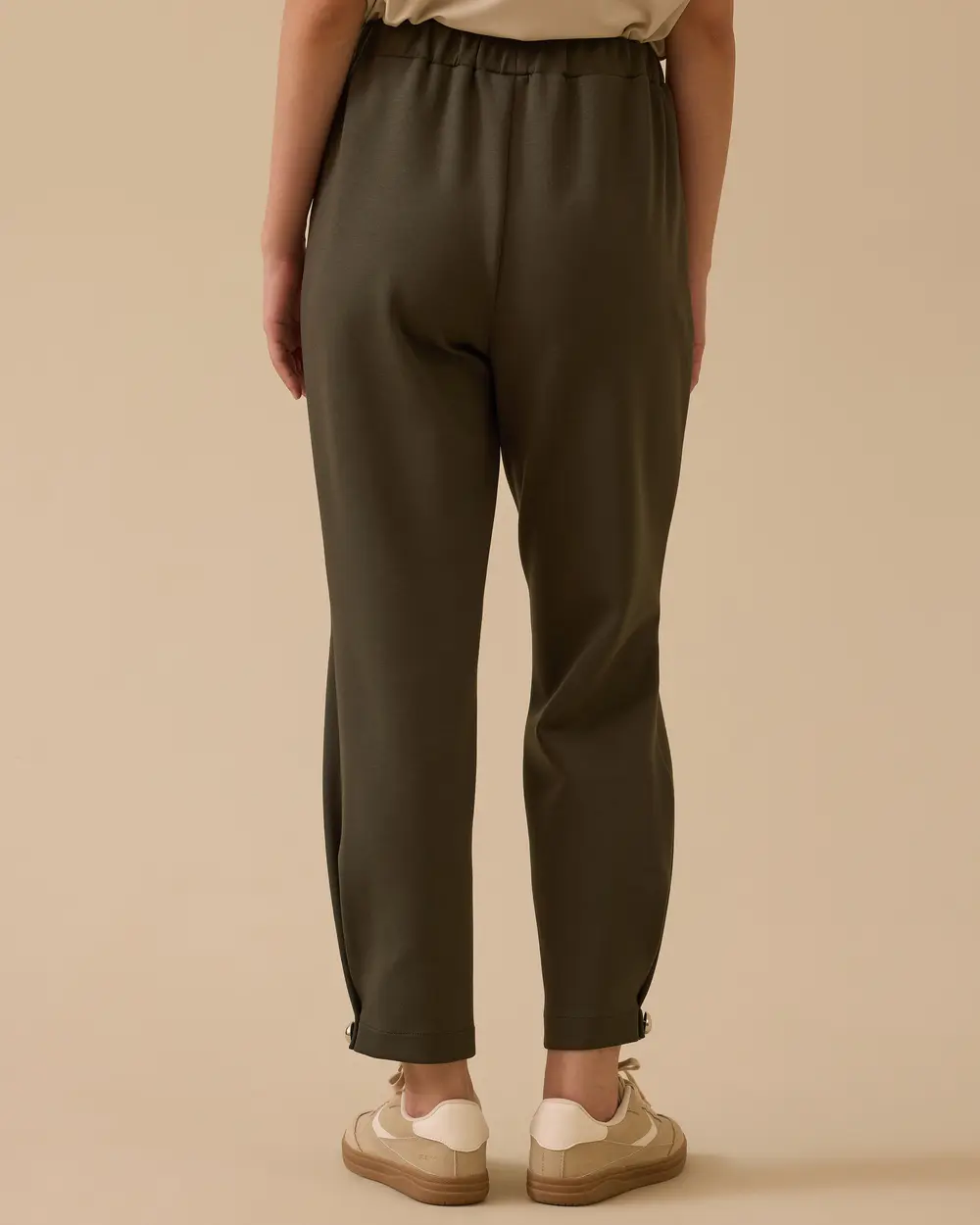 Paça Detaylı Bilek Boy Havuç Pantolon