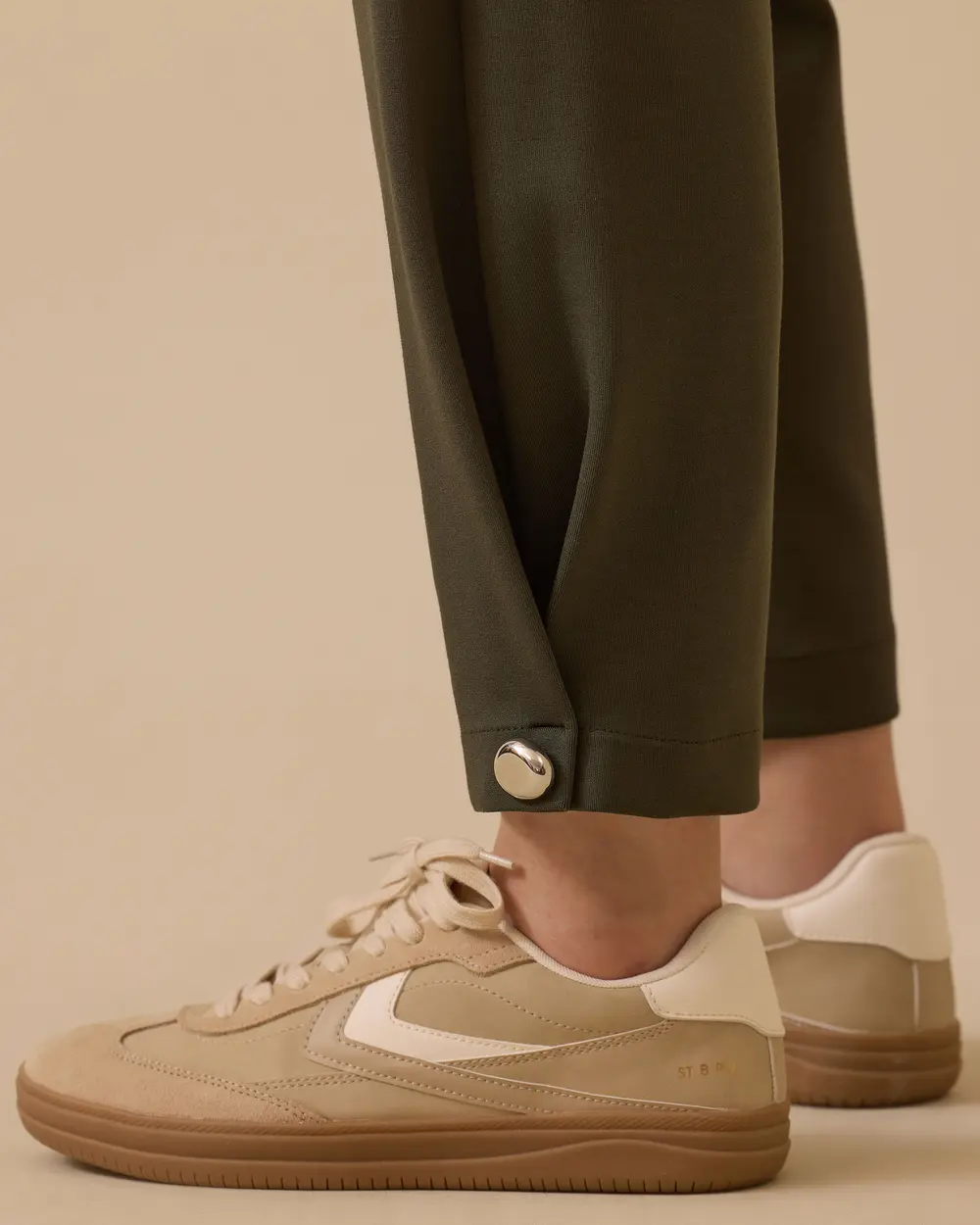 Paça Detaylı Bilek Boy Havuç Pantolon