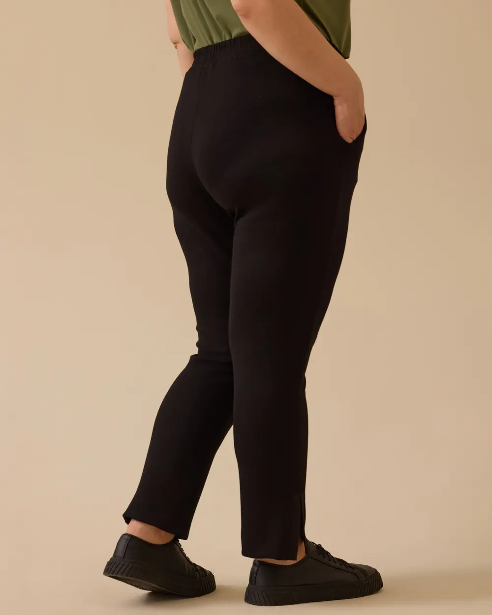 Büyük Beden Paça Yırtmaçlı Bilek Boy Pantolon