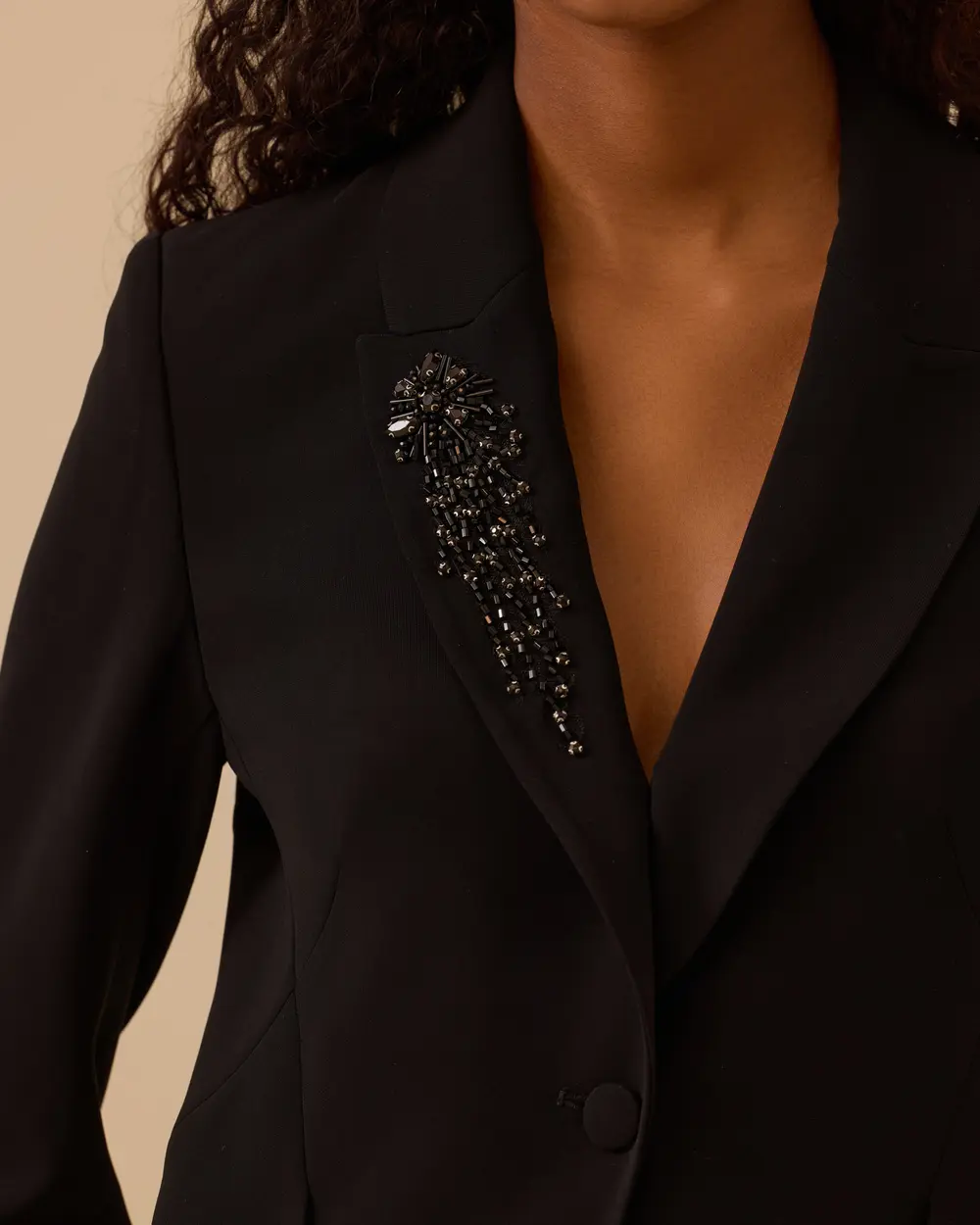 Boncuk İşlemeli Tek Düğmeli Ceket