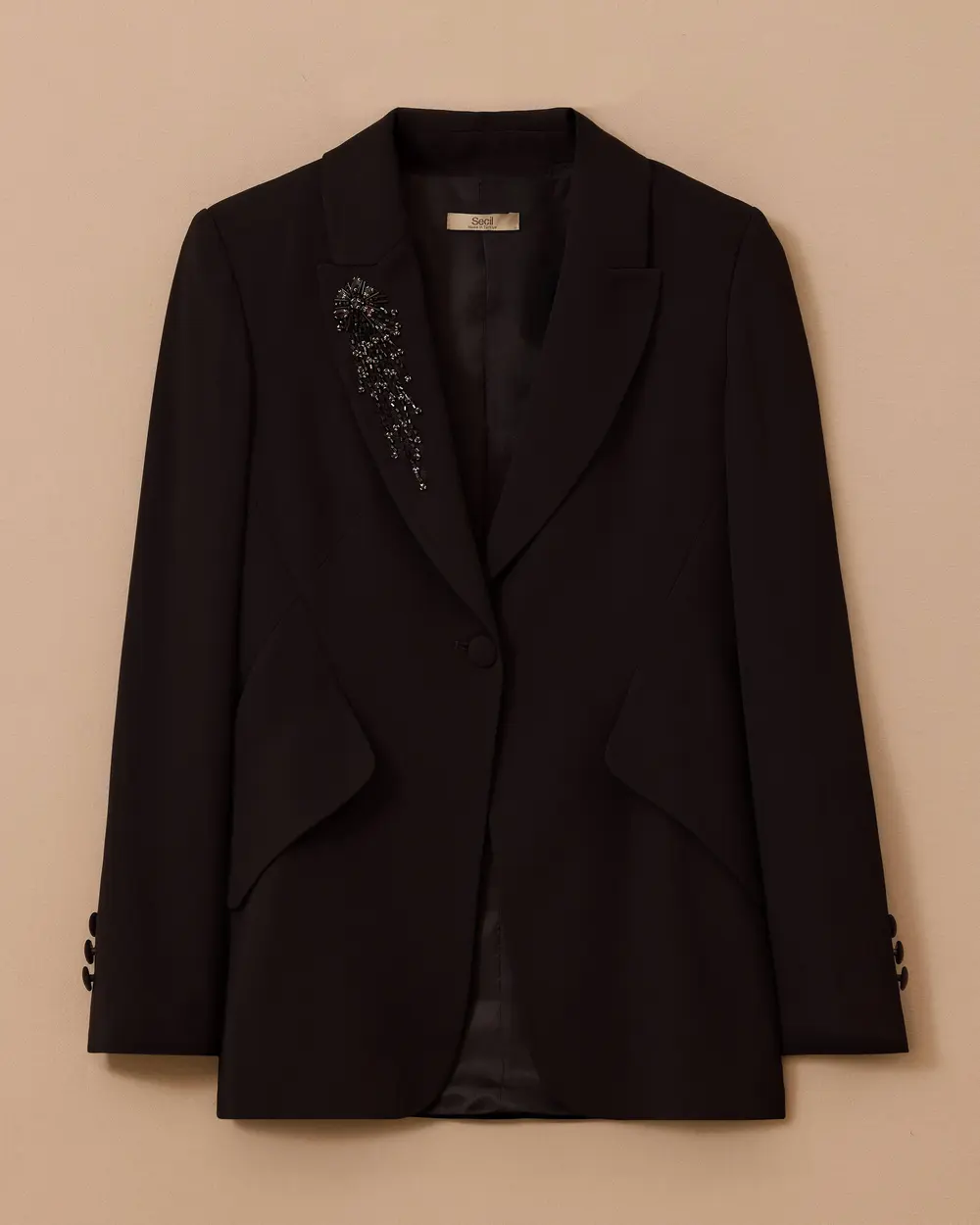 Boncuk İşlemeli Tek Düğmeli Ceket