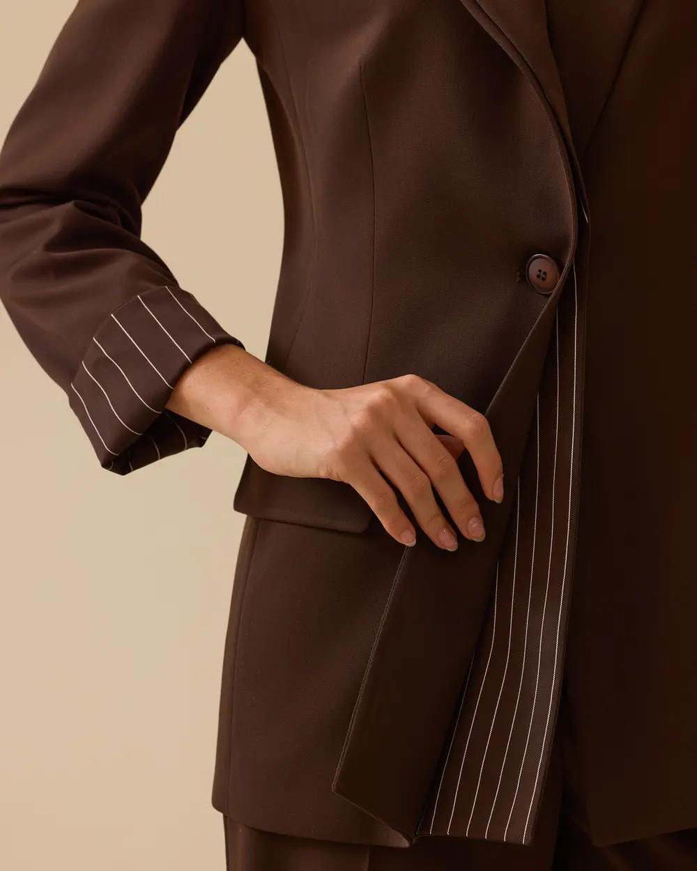 Çizgi Detaylı Tek Düğmeli Ceket