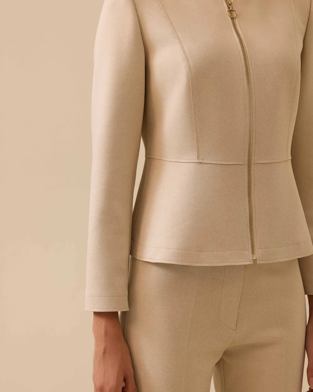 Fermuarlı Sıfır Yaka Kısa Ceket