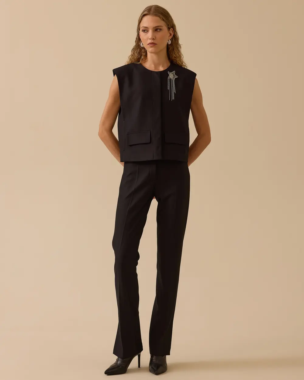 Aksesuar Detaylı Cep Kapaklı Yelek