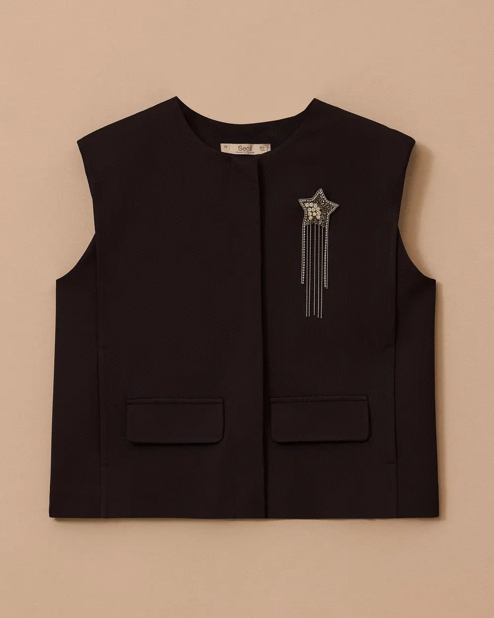 Aksesuar Detaylı Cep Kapaklı Yelek