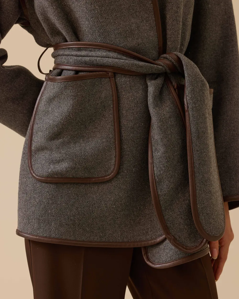 Suni Deri Biyeli Kuşaklı Ceket