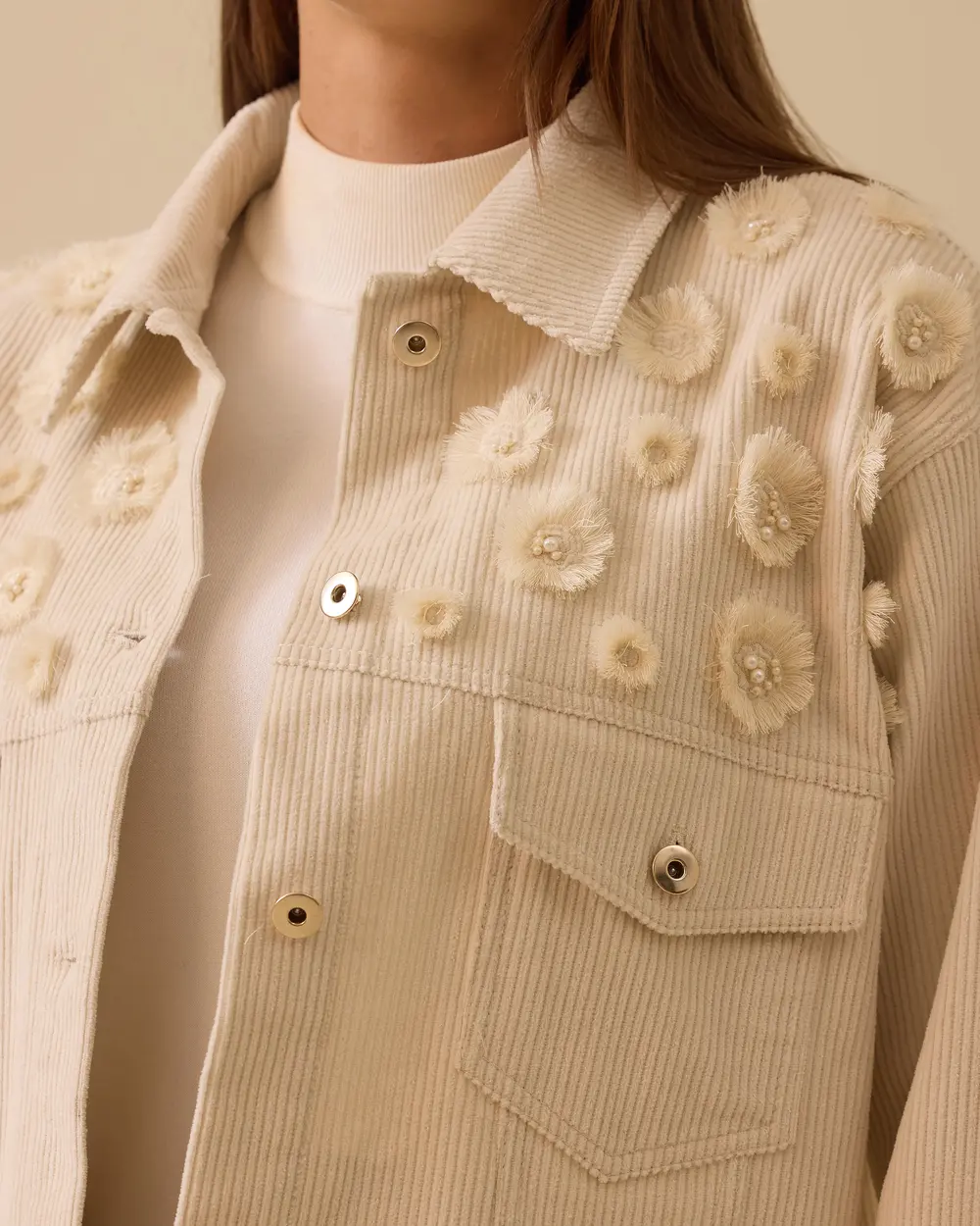 Boncuk Detaylı Cepli Kadife Ceket