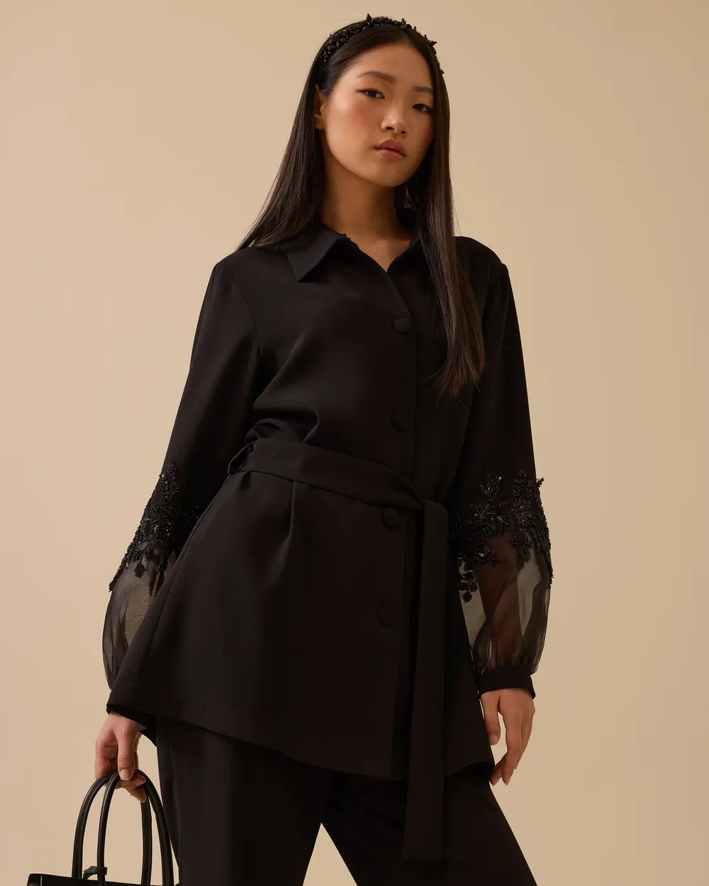 Nakış İşlemeli Kol Detaylı Kuşaklı Ceket