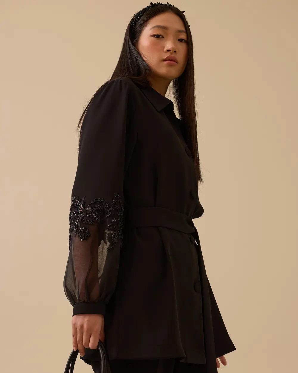 Nakış İşlemeli Kol Detaylı Kuşaklı Ceket