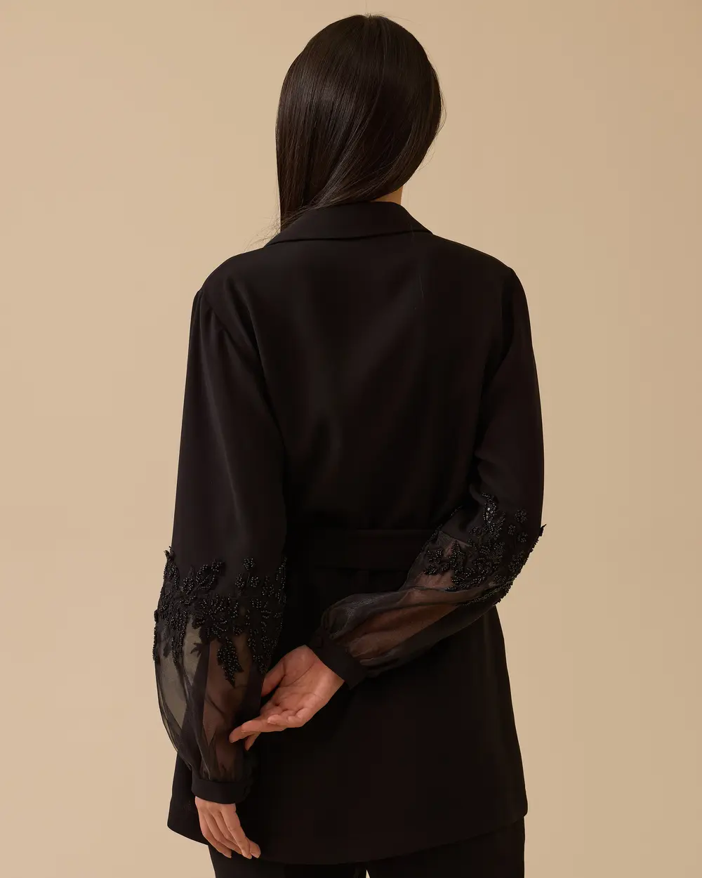 Nakış İşlemeli Kol Detaylı Kuşaklı Ceket