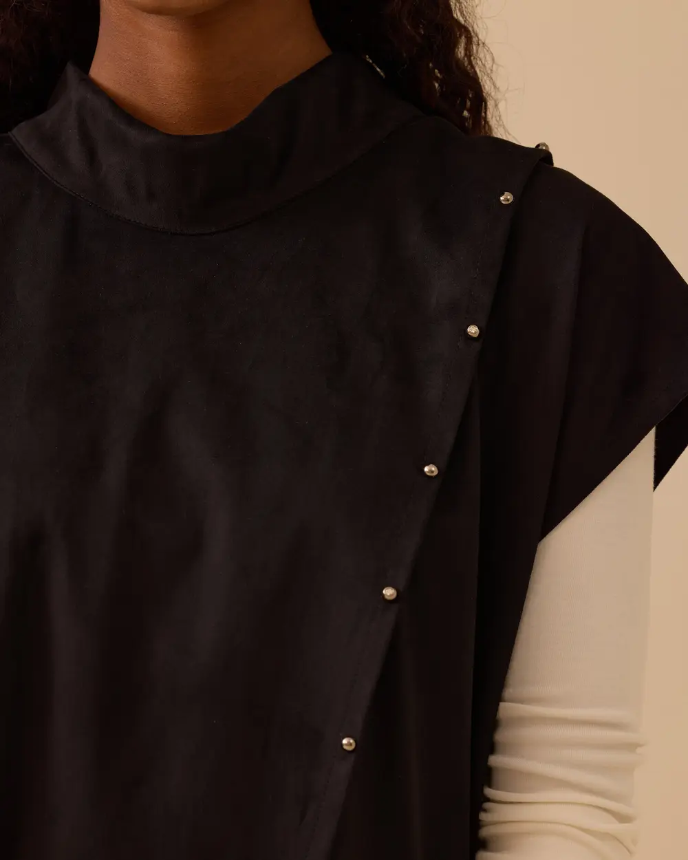 Dik Yaka Asimetrik Süet Süveter