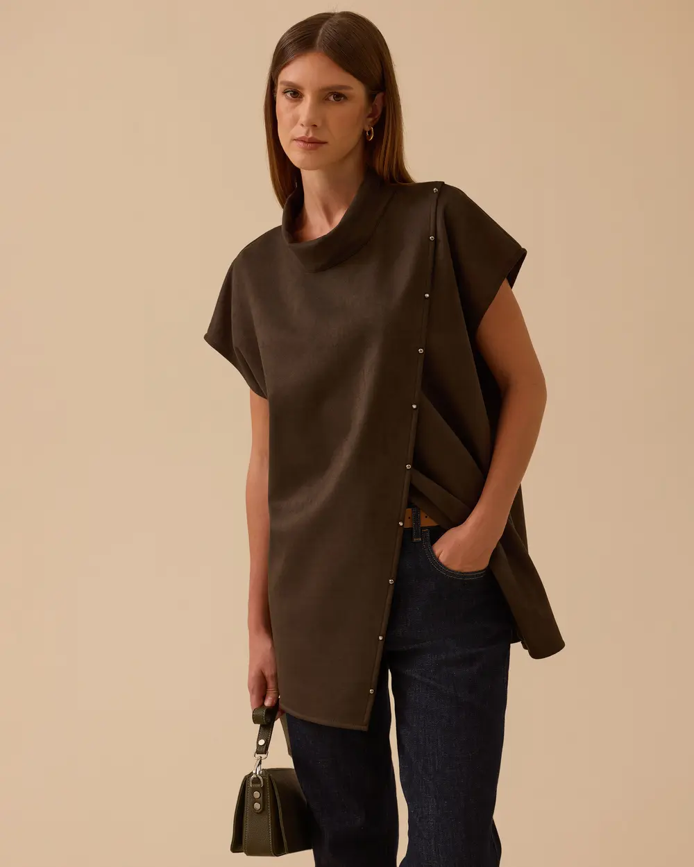 Dik Yaka Asimetrik Süet Süveter