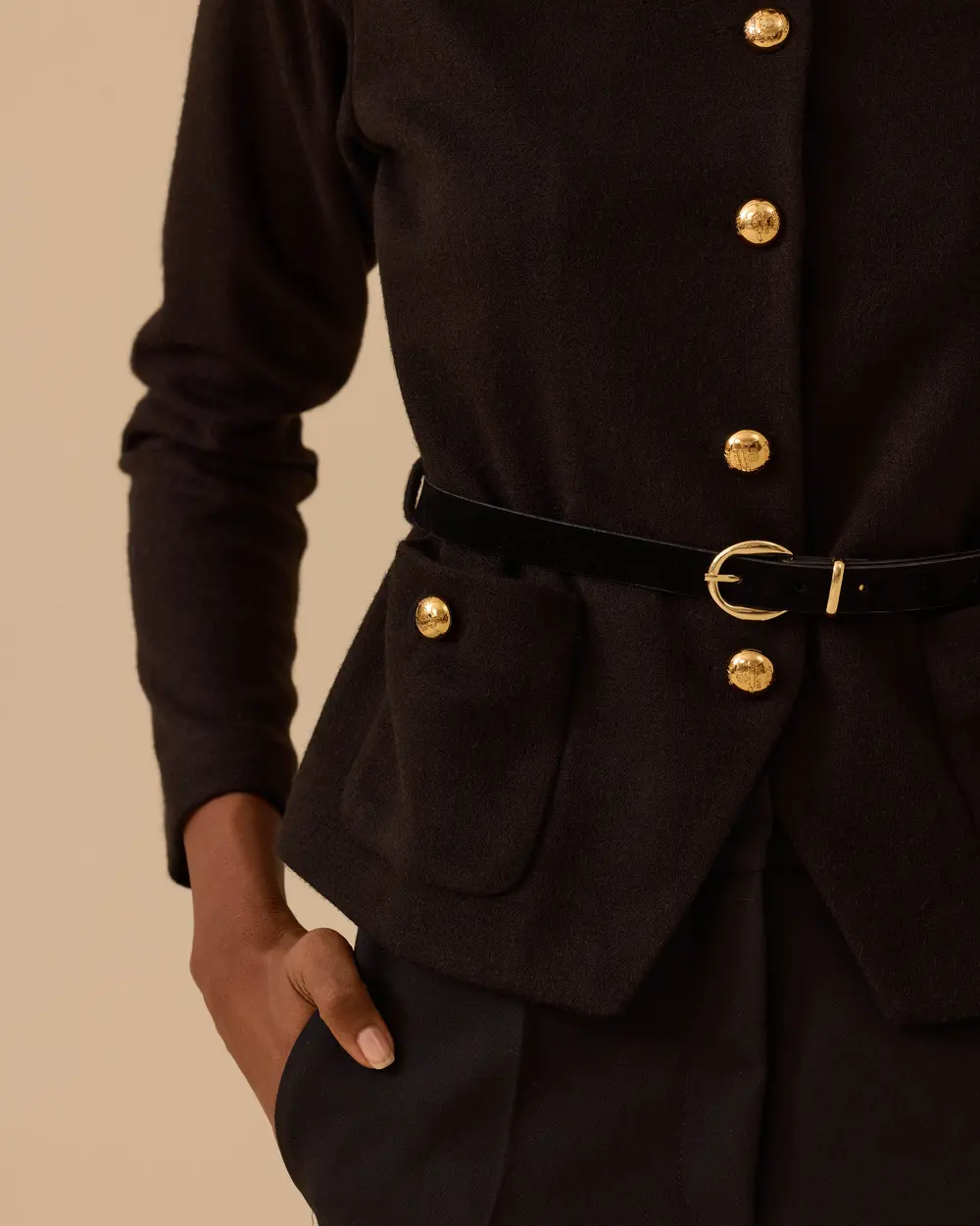 Yuvarlak Yaka Düğmeli Kemerli Ceket