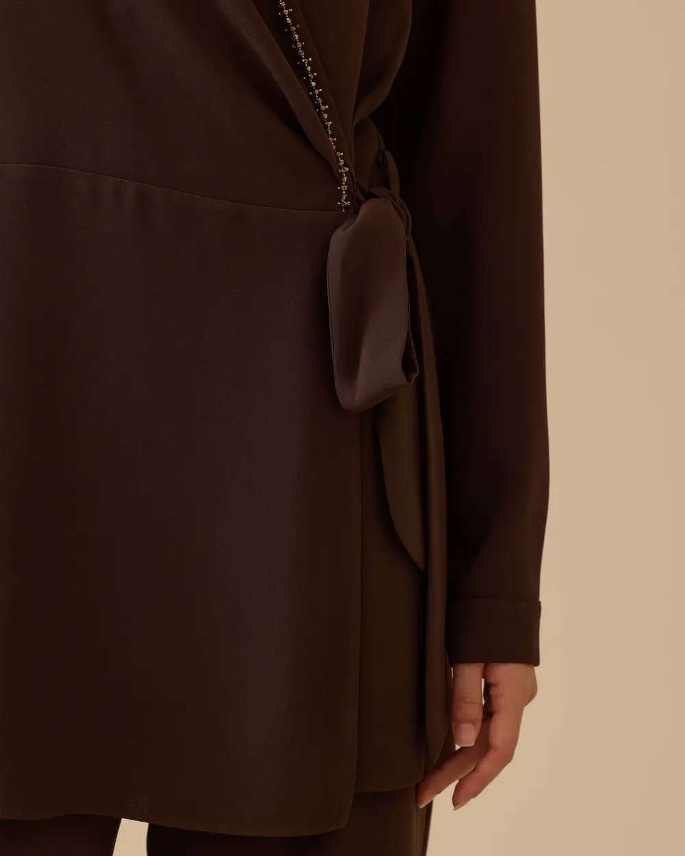 Boncuk Detaylı Bağlamalı Kruvaze Tunik