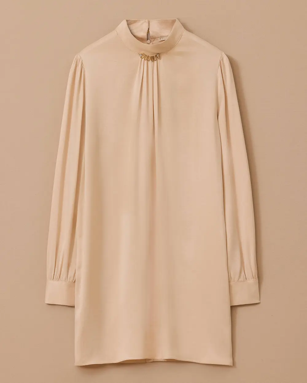 Yaka Aksesuarlı Pile Detaylı Tunik