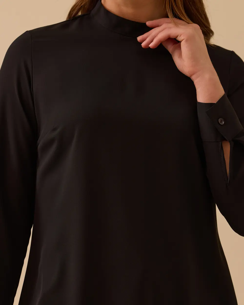 Dik Yaka Yan Yırtmaçlı Tunik