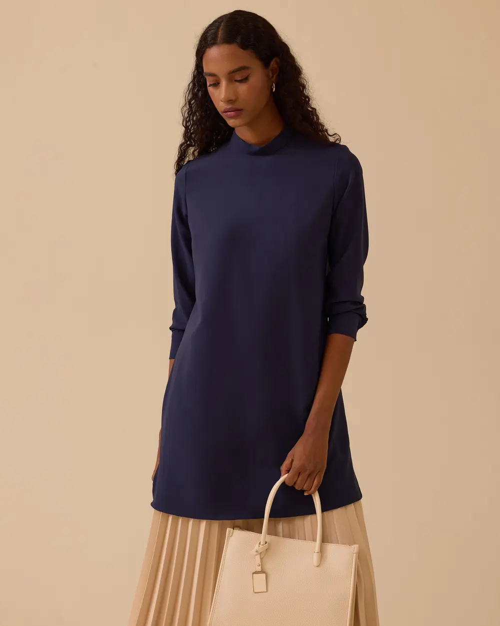 Dik Yaka Yan Yırtmaçlı Tunik