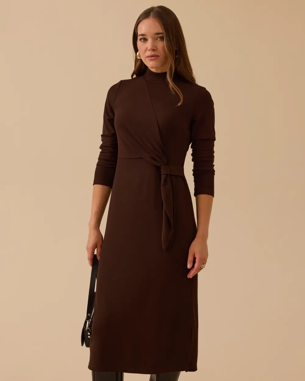 Dik Yaka Bağlama Detaylı Midi Elbise